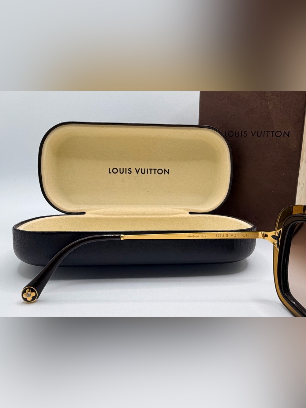 Louis Vuitton Brown & Gold Sunglasses. Authentic. Great shape, no flaws. - Picture 5 of 5